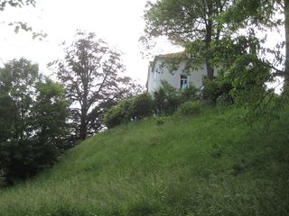Ansicht des "Burghügels" Foto Laukhardt 2010)