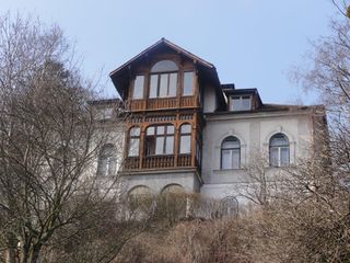 Die Villa von Osten