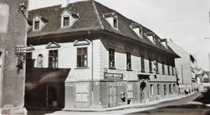 Eckhaus, in Idlhofgasse Marienstatue - 1938