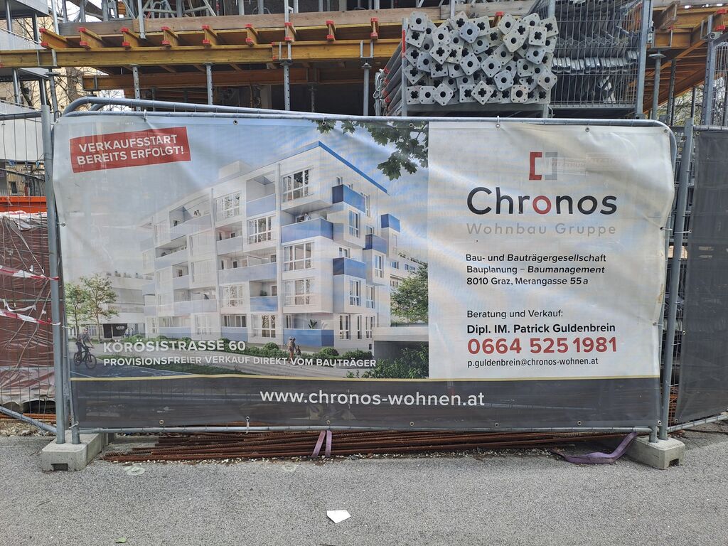 Datei:Körösistraße 60, Werbeplakat.jpg