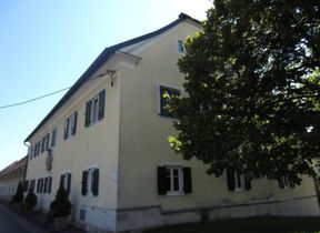 Hof und Nebengebäude - 2011
