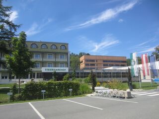 Neubau im Hintergrund 2017