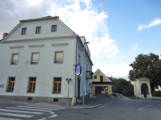 Wohngebäude und Kreuzkapelle(Foto Laukhardt 2011)