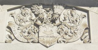 Wappen ober dem Eingang (Laukhardt 2012)