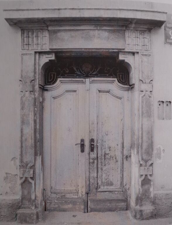Datei:Grabenstraße 9, Portal,jpg.jpg