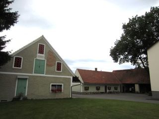 Bauernhaus und Wirtschaftsgebäude (Foto Laukhardt 2011)