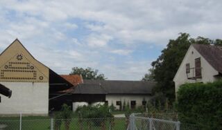 Bauernhaus, Taubenkobel und Wirtschaftsgebäude (Foto Laukhardt 2011)