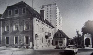 Wohngebäude und Kreuzkapelle 1984(Foto Laukhardt 2011)