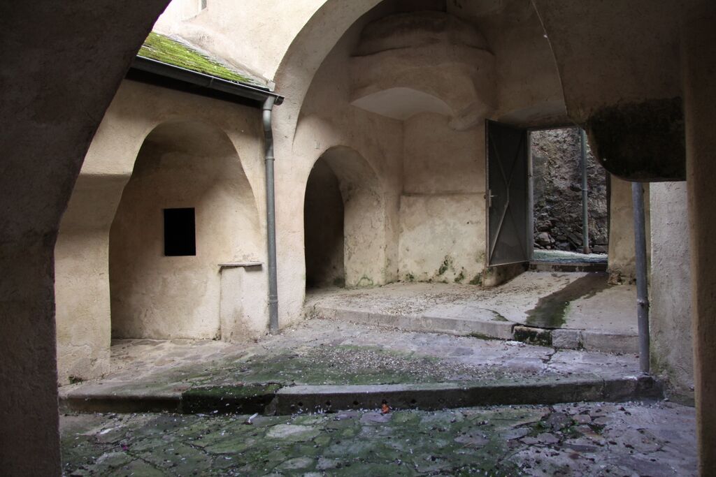 Datei:Gasse neben Salzamt 2.jpg