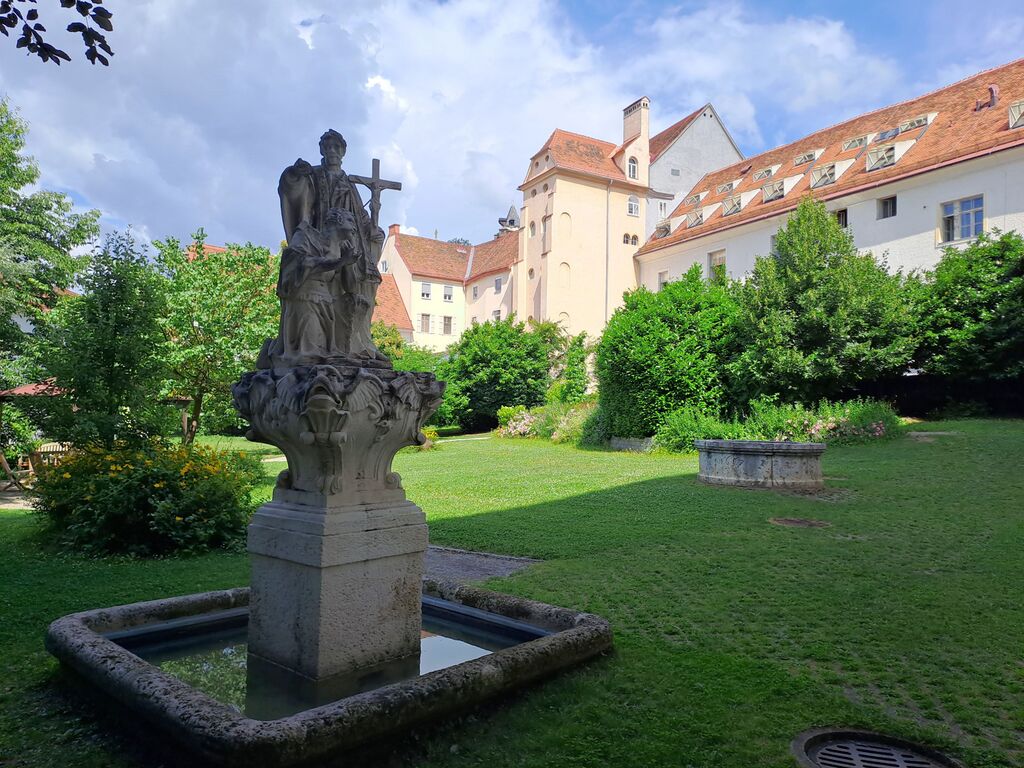 Datei:Priesterhausgarten .jpg