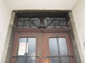 Portal mit Brauer-Zunftzeichen aus 1833 (Foto Laukhardt) - 2011