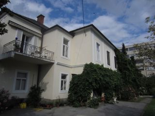 Gartenfron mit Pfeilern (Foto Laukhardt 2011)