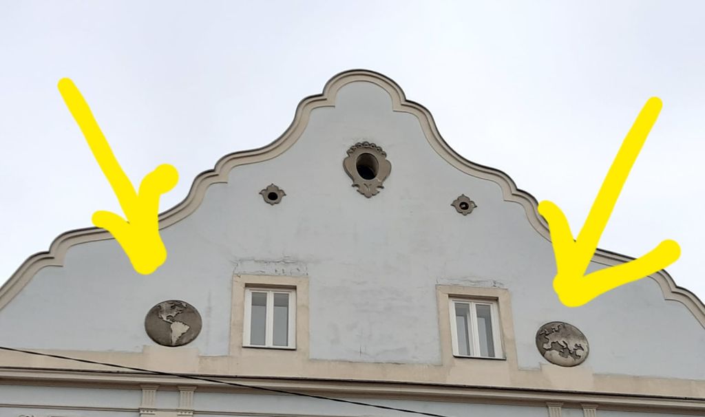 Datei:Schießstattgasse 21, Weltkugel.jpg