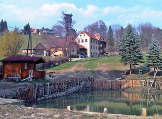 Der Ansitz mit Teich (Laukhardt 2012) 