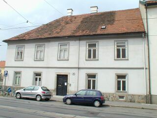 vor der Aufstockung (Foto AGIS) 2002