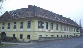 Der 2005 abgebrochene Hof (Foto Laukhardt 2004)