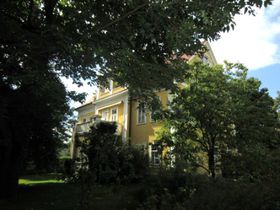 Die Villa, versteckt im Garten - Laukhardt 2011