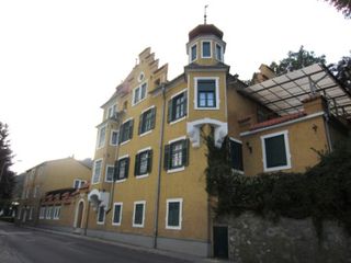 Der Baiernhof von der Straße aus (Foto Laukhardt 2011)