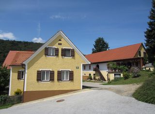 Bauernhaus und Wirtschaftsgebäude 2011