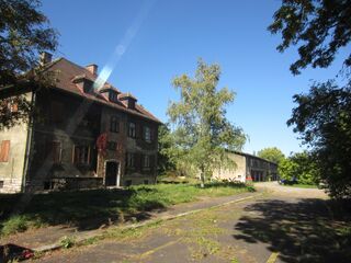 Einfahrt und Westbau (Foto Laukhardt 2011) 