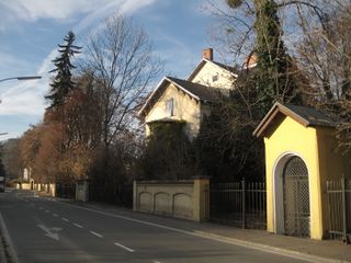 Madonnen-Kapelle und Zaun (Laukhardt 2010)