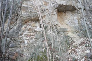 Gefährdetes Apsidenfundament (März 2012)