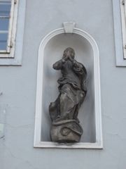 Die Hausmadonna an der Ostfassade (Foto Laukhardt 2011)