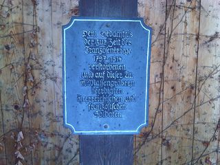 Gedenktafel beim Kruzifix (Foto Laukhardt 2012)