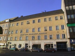 Das aufgestockte Haus (Foto AGIS - 2002) 