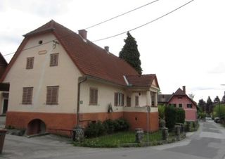 Der Hof von Nordwesten (Foto Laukhardt 2010)