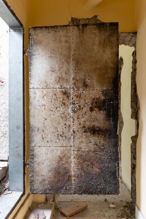 Datei:Zisterdorf Kirchenplatz 23 Tür.jpg