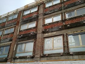 Umbauarbeiten Rohbau, Reste der Fassadendetails vom "Englischen Haus" - 2020