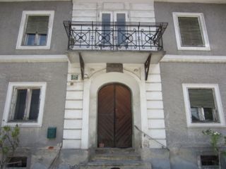 Eingang mit Tafel "JFM 1807" Laukhardt 2011