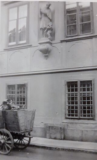 Nepomuk-Statue, rechts vom Tor 1938