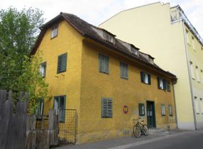 Fassade und Schleppgaupen (Foto Laukhardt 2011)