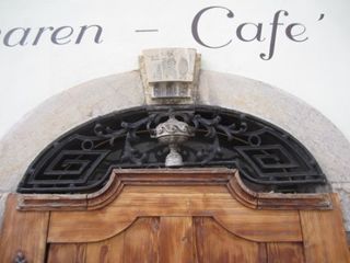 Der Portal-Schlußstein mit Hausnummer "360" (Foto Laukhardt 2011)