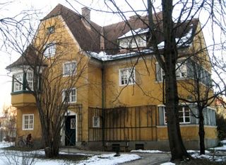 Das Landhaus von Südost (Foto Laukhardt 2010)