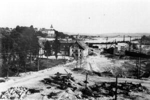 Baustelle am südlichen Ufer mit Nebengebäuden des Schlosses - 1950er Jahre