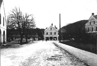 mit der Bäckerei Kuchar in der Bildmitte