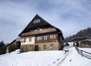 Das Gasthaus vom Wanderweg aus - 2015