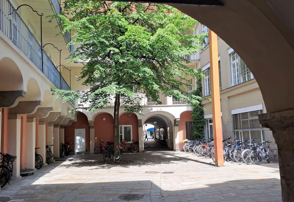 Datei:Stempfergasse 7, Überhänge - Kopie.jpg
