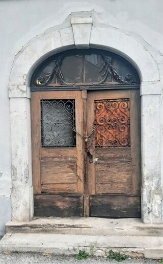 Südportal, Kämpfer mit "18" und "15" 2011