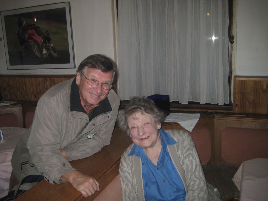 Datei:Körösistraße 36, Frau Krobath.JPG