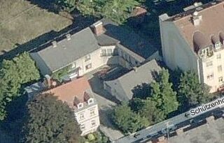 In der Mitte die kleinen Gebäude, die dem Neubau gewichen sind. (Bing Maps) 