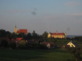Kirche und Schloss von Süden - 2019